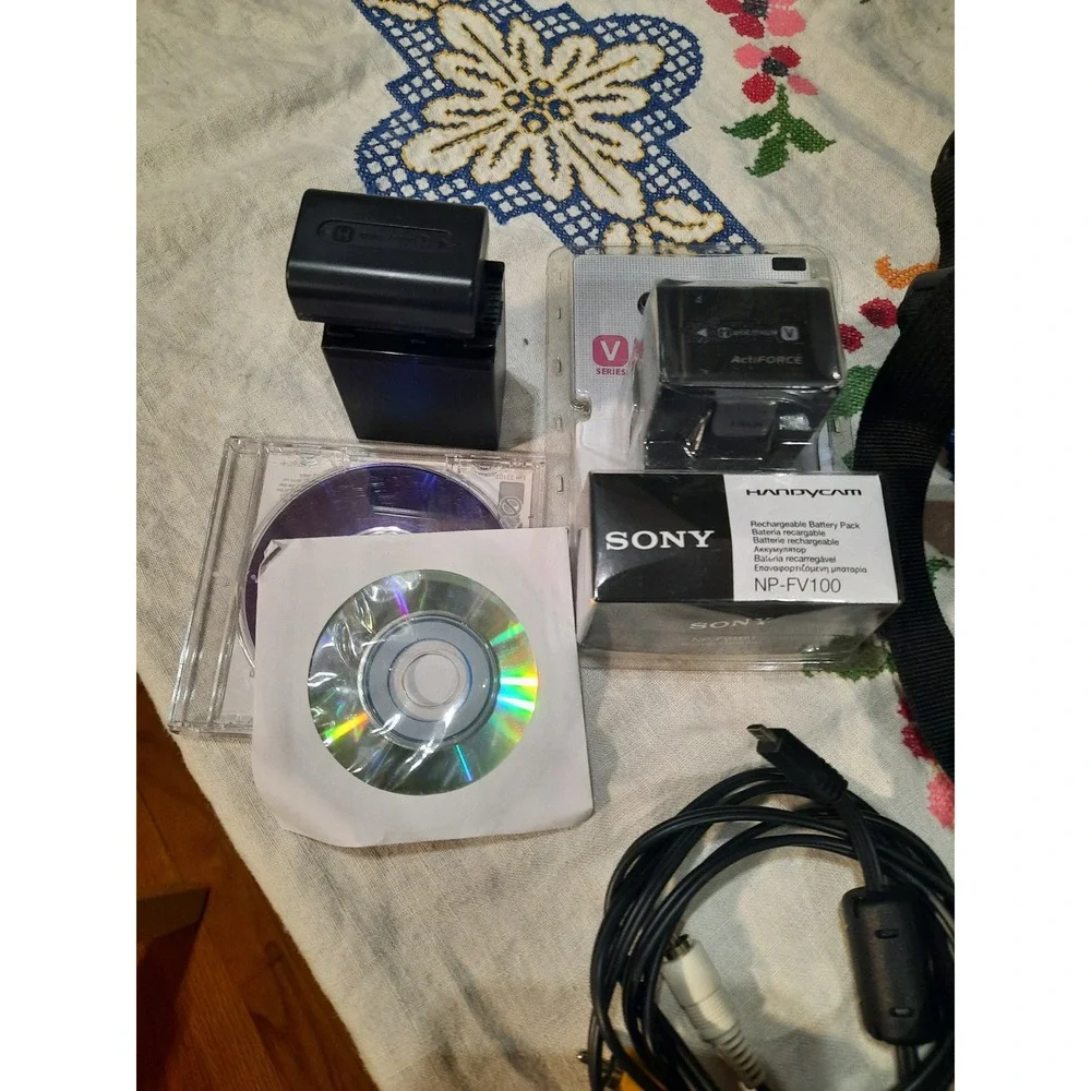 Sony Handycam DCR-DVD650 Camcorder 60x Zoom Bundle with New NP-FV100 Battery